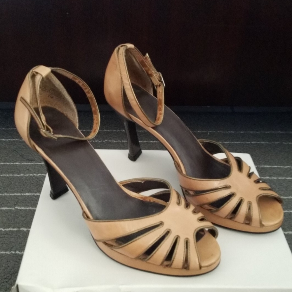 Cream,Tan heels